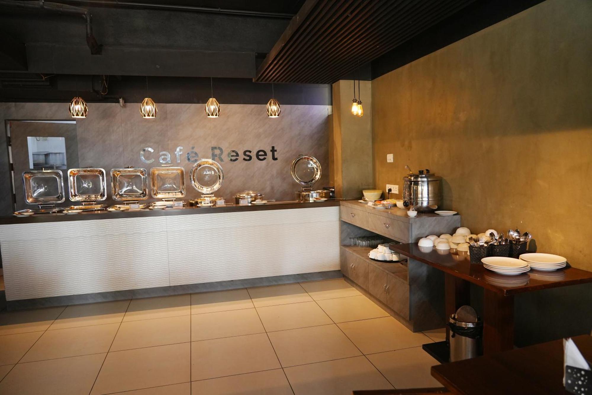 Purple Cloud Hotel Devanahalli Bagian luar foto
