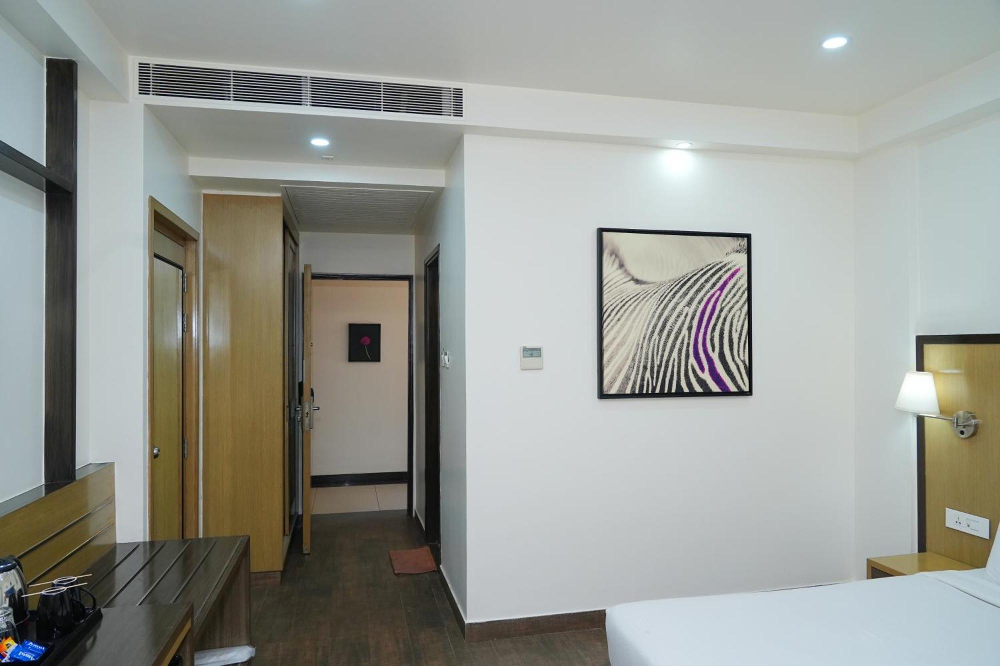Purple Cloud Hotel Devanahalli Bagian luar foto